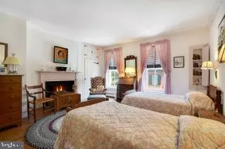 Bedroom - 41 Cornhill St, Annapolis, MD 21401 photo 5 of 8