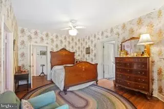 Bedroom - 41 Cornhill St, Annapolis, MD 21401 photo 4 of 8