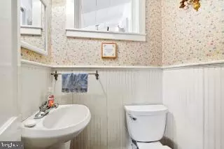 Entry Way - 41 Cornhill St, Annapolis, MD 21401 photo 4 of 5