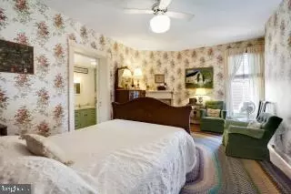 Bedroom - 41 Cornhill St, Annapolis, MD 21401 photo 3 of 8
