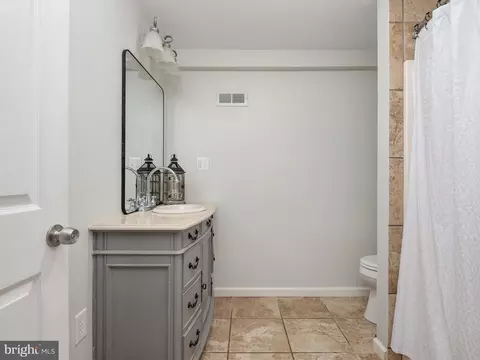 Bath - 2048 Forest Hill Ln, Crofton, MD 21114 photo 4 of 4