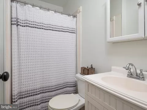 Bath - 2048 Forest Hill Ln, Crofton, MD 21114 photo 2 of 4