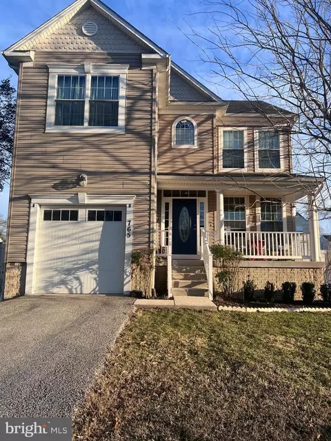 765 209th St, Pasadena, MD 21122