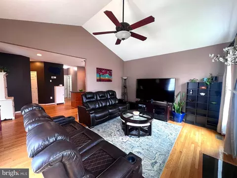 765 209th St, Pasadena, MD 21122 photo 7
