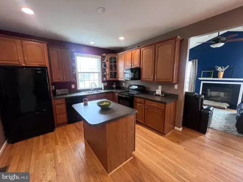 765 209th St, Pasadena, MD 21122 photo 5