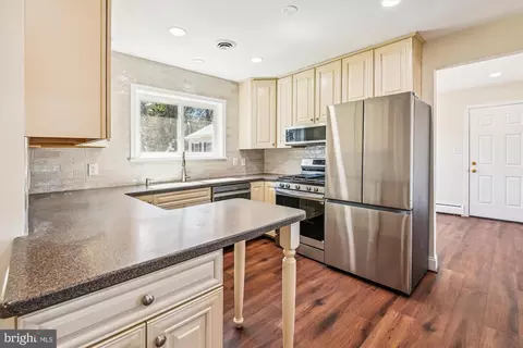 Kitchen - 223 Mountain Rd, Pasadena, MD 21122 photo 1 of 5