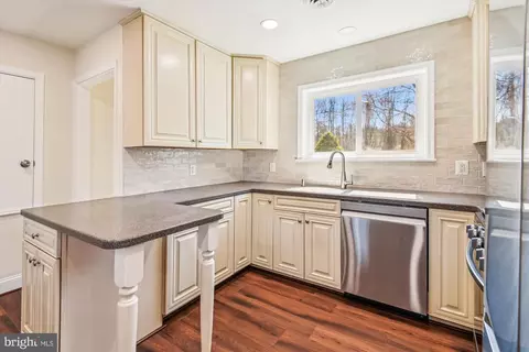 Kitchen - 223 Mountain Rd, Pasadena, MD 21122 photo 2 of 5