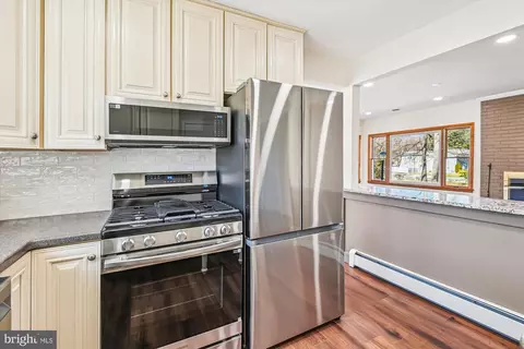 Kitchen - 223 Mountain Rd, Pasadena, MD 21122 photo 4 of 5