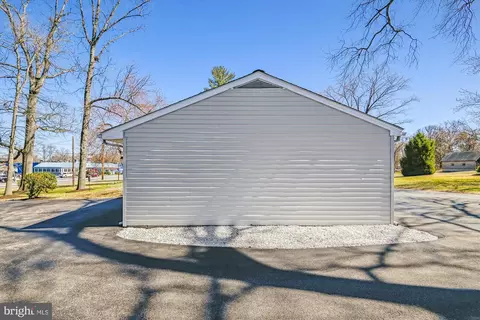 Exterior - 223 Mountain Rd, Pasadena, MD 21122 photo 6 of 9
