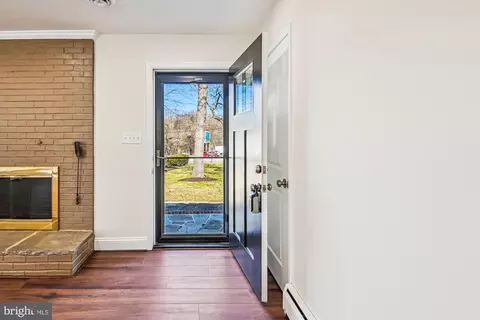 Entry Way - 223 Mountain Rd, Pasadena, MD 21122 photo 1 of 5