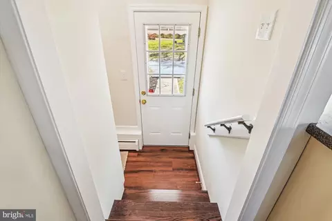 Entry Way - 223 Mountain Rd, Pasadena, MD 21122 photo 4 of 5