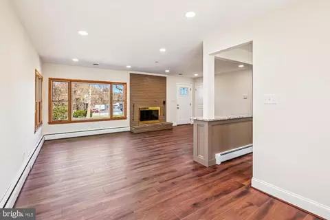 Living - 223 Mountain Rd, Pasadena, MD 21122 photo 4 of 4