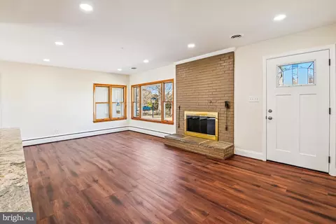 Living - 223 Mountain Rd, Pasadena, MD 21122 photo 1 of 4