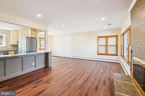 Living - 223 Mountain Rd, Pasadena, MD 21122 photo 3 of 4