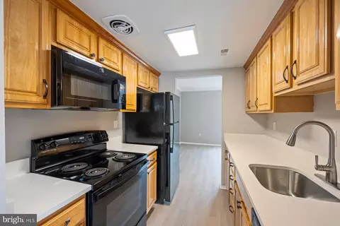 Kitchen - 1829 Blue Jay Ct, Severn, MD 21144 photo 2 of 3