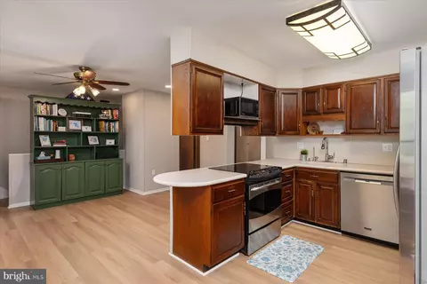Kitchen - 86 Milburn Cir, Pasadena, MD 21122 photo 3 of 4