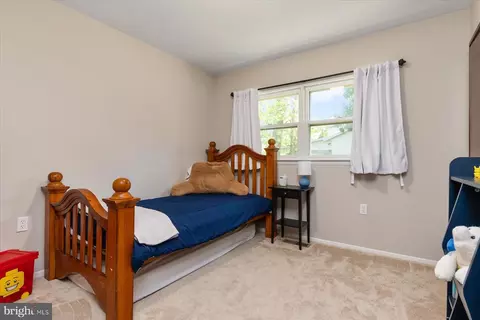 Bedroom - 86 Milburn Cir, Pasadena, MD 21122 photo 4 of 8