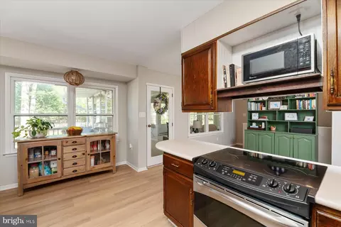 Kitchen - 86 Milburn Cir, Pasadena, MD 21122 photo 4 of 4