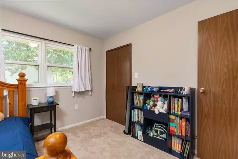 Bedroom - 86 Milburn Cir, Pasadena, MD 21122 photo 5 of 8
