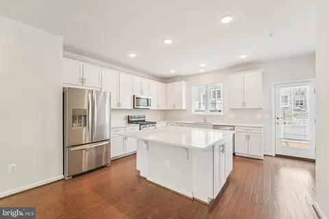 Kitchen - 2542 Debert Cir, Hanover, MD 21076 photo 2 of 4