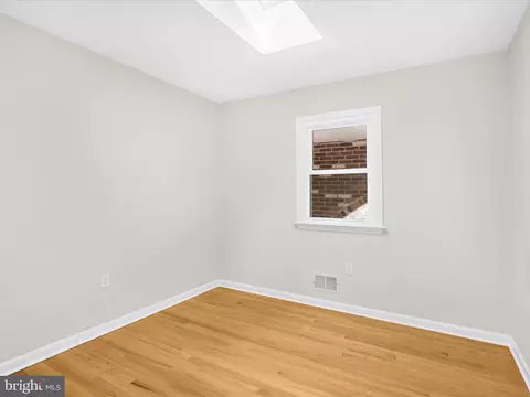 Bedroom - 212 Oak Dr, Pasadena, MD 21122 photo 2 of 8