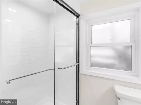 Bath - 212 Oak Dr, Pasadena, MD 21122 photo 5 of 6