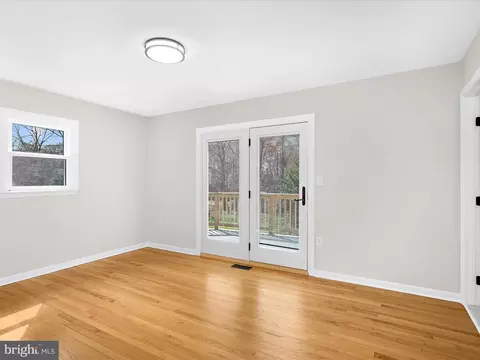 Bedroom - 212 Oak Dr, Pasadena, MD 21122 photo 6 of 8