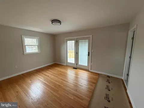 Bedroom - 212 Oak Dr, Pasadena, MD 21122 photo 1 of 8