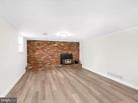 Living - 212 Oak Dr, Pasadena, MD 21122 photo 6 of 7