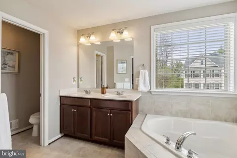 Bath - 305 Hersden Ln, Arnold, MD 21012 photo 2 of 3