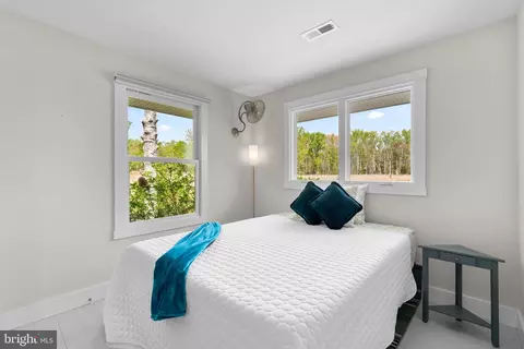 Bedroom - 1080 Mayo Rd, Edgewater, MD 21037 photo 1 of 2