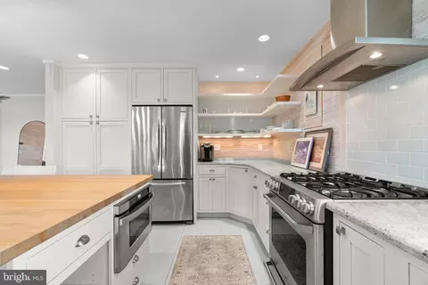 Kitchen - 1080 Mayo Rd, Edgewater, MD 21037 photo 7 of 7