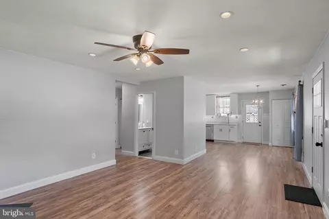 Living - 7728 Notley Rd, Pasadena, MD 21122 photo 1 of 5