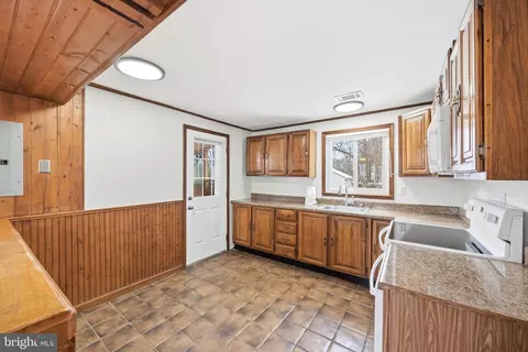 Kitchen - 652 Chapelview Dr, Odenton, MD 21113 photo 1 of 3