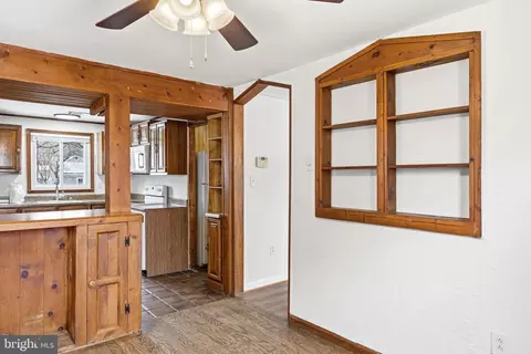 Entry Way - 652 Chapelview Dr, Odenton, MD 21113 photo 2 of 4