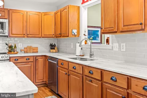 Kitchen - 432 Silver Run Rd, Edgewater, MD 21037 photo 4 of 5