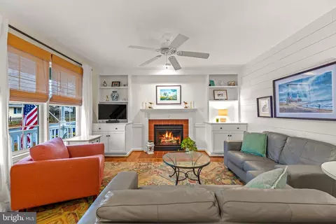 Living - 432 Silver Run Rd, Edgewater, MD 21037 photo 1 of 3