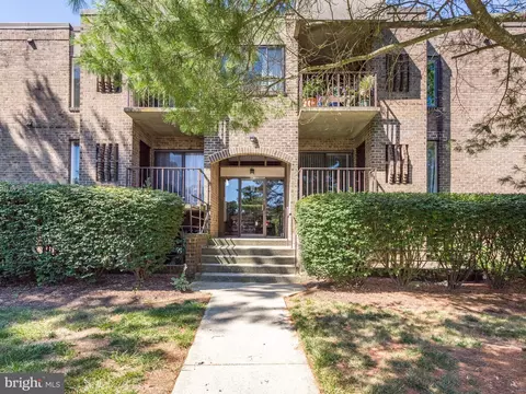 21 Silverwood Cir #8, Annapolis, MD 21403