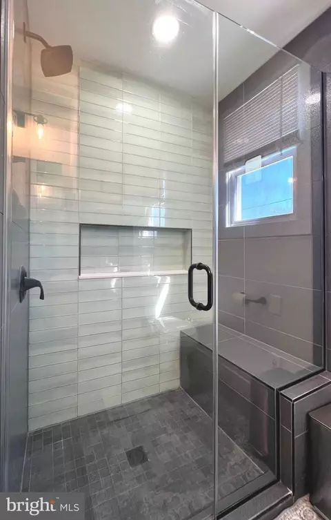 Bath - 630 Laurel Dr, Pasadena, MD 21122 photo 2 of 4