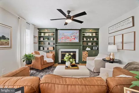 Living - 1100 Gallatin Way, Pasadena, MD 21122 photo 2 of 3