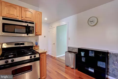 Entry Way - 844 Swift Rd, Pasadena, MD 21122 photo 1 of 3