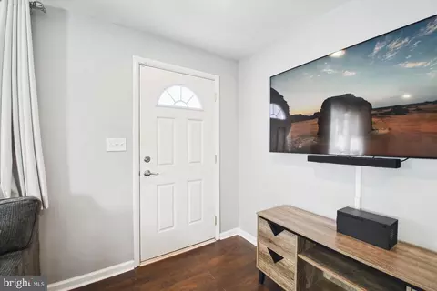 Entry Way - 7846 Mayford Ave, Pasadena, MD 21122 photo 2 of 2