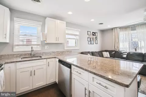 Kitchen - 7846 Mayford Ave, Pasadena, MD 21122 photo 2 of 2