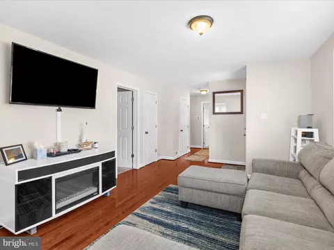 212 Winston Rd, Pasadena, MD 21122 photo 4