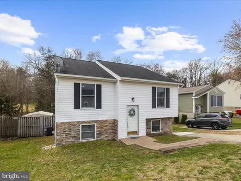 Exterior - 8028 Escalon Ave, Pasadena, MD 21122 photo 8 of 9