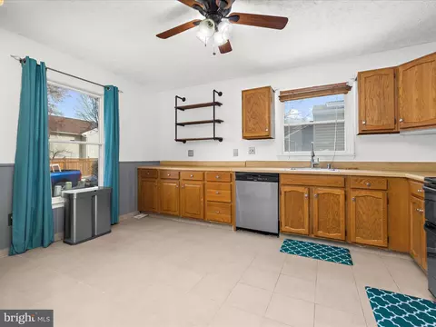 Kitchen - 8028 Escalon Ave, Pasadena, MD 21122 photo 5 of 5