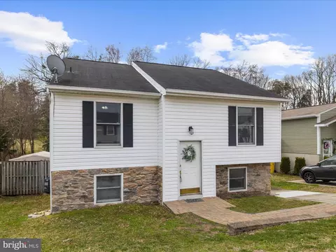 Exterior - 8028 Escalon Ave, Pasadena, MD 21122 photo 9 of 9