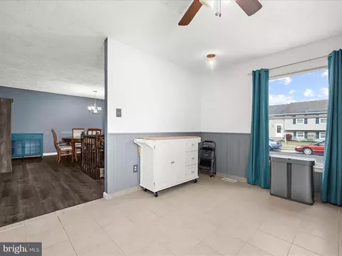 Entry Way - 8028 Escalon Ave, Pasadena, MD 21122 photo 1 of 1