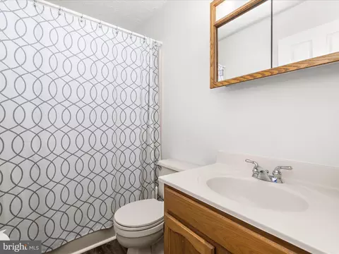 Bath - 8028 Escalon Ave, Pasadena, MD 21122 photo 1 of 2