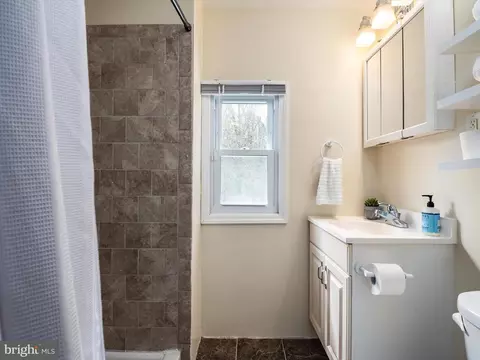Bath - 205 Arunah Ave, Edgewater, MD 21037 photo 3 of 3